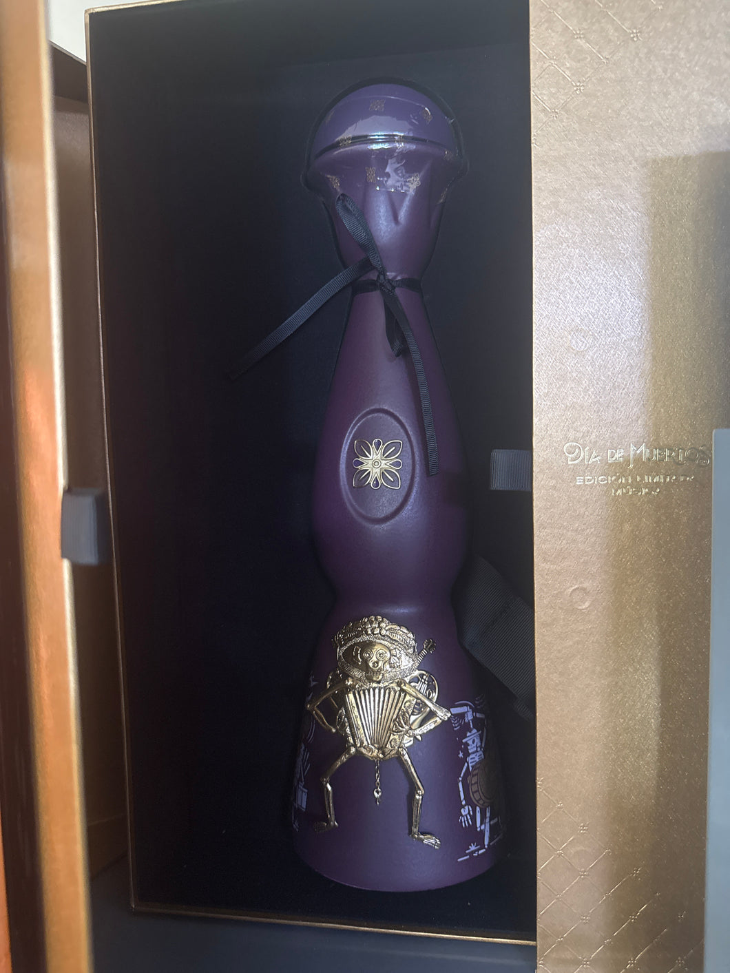 Clase Azul tequila Reposado Dia de Los Muertos